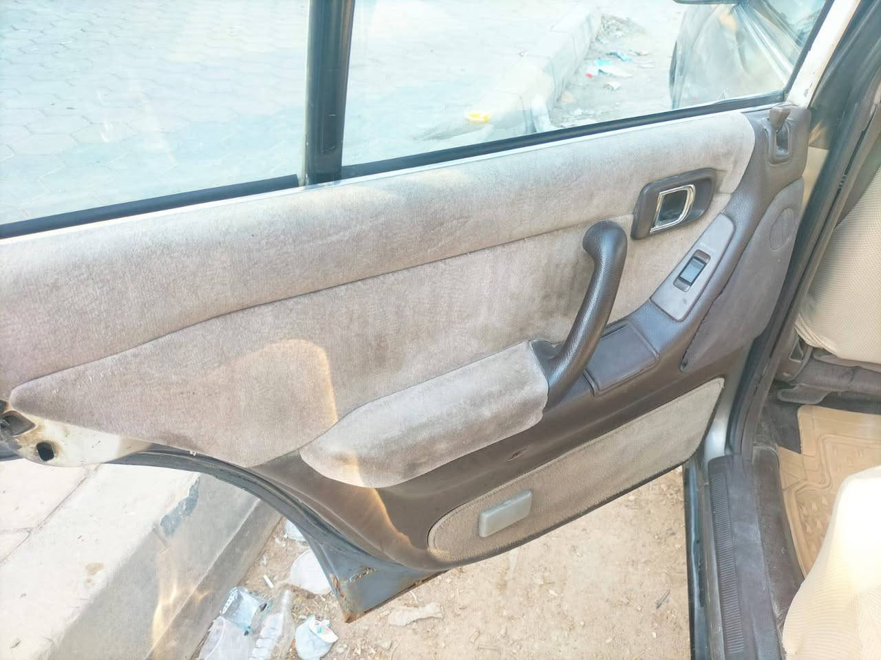 سلام عليكم سيدان كصيف البيع موديل 93مكفوله كص ونقل وعيب شرعي سياره مال جناي  بسمي رقم نكليزي سنويه 31 بصره مكينه وكير ونجي خير من الله كهربايات جهزه من الدعميه الدعميه مكان السياره ناصريه الفدا  السعر 39وبيه مجال الشراي***********
