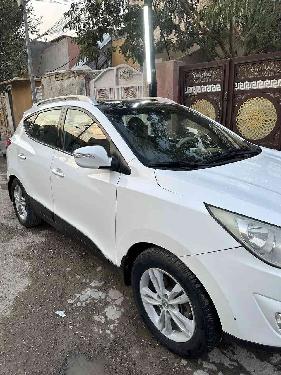 السلام عليكم
توسان وارد خليجي2013
محرك2400
نص فول بانوراما تحكم بالستيرن
أشاير بأمري 
شاشه
كير محرك تبريد ثلج كفاله لسياره
 ع إيد وحده من2013لليوم
ح5ويل كب18 سايد أبريك ب الرجل
السياره خير من الله كلش نضيفه 
موقع السياره بغداد شهداءالعبيدي 
للستفسار
***********
