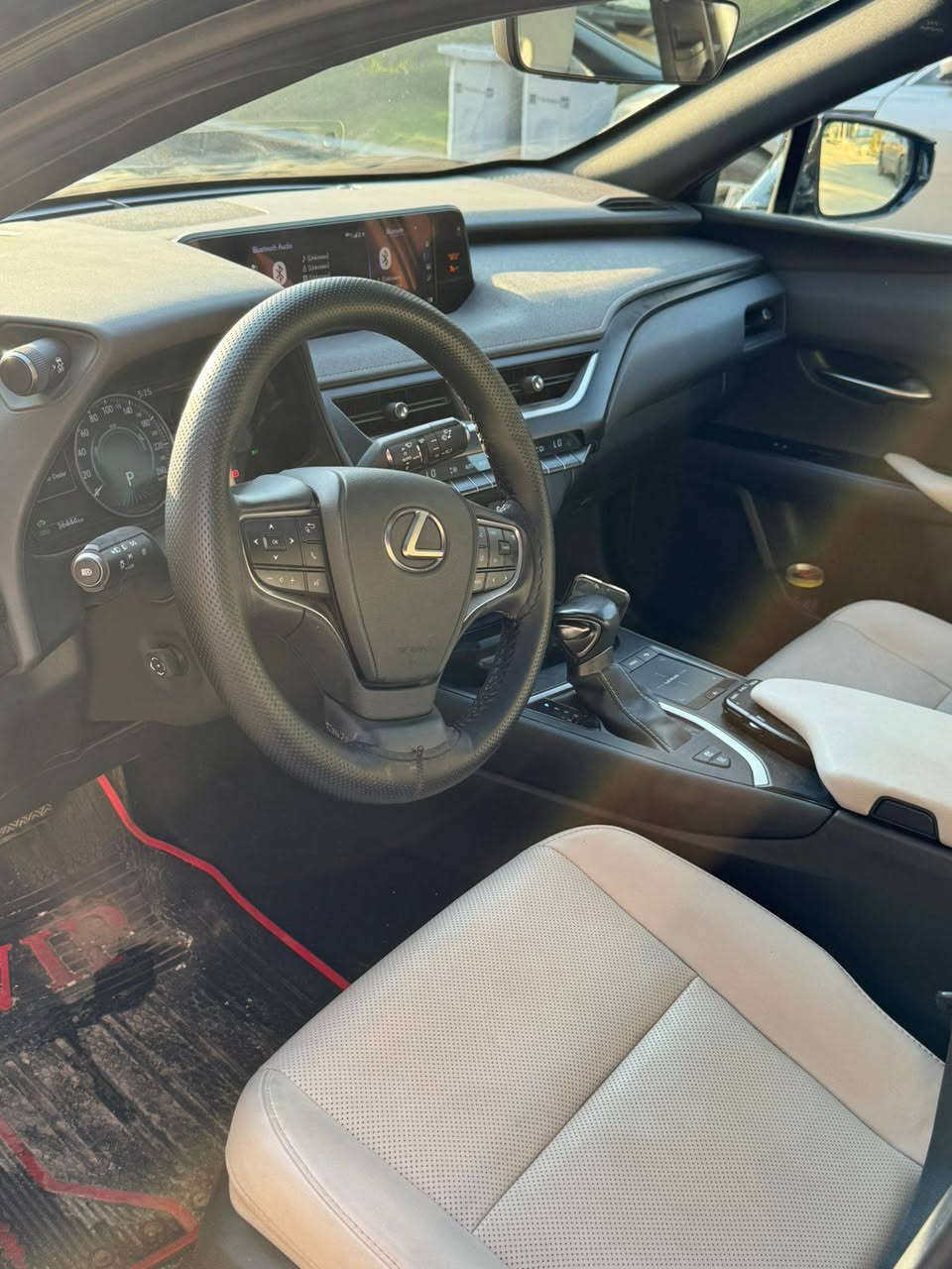 السلام عليكم
lexus ux 250h موديل ٢٠٢٢ الحادث فقط باب السايق مبدل كل الصور والضربة من امريكا موجوده وكذلك السونار السعر ٢٥ وبيه مجال لان مستعجل للتواصل عله هذا الرقم ***********
