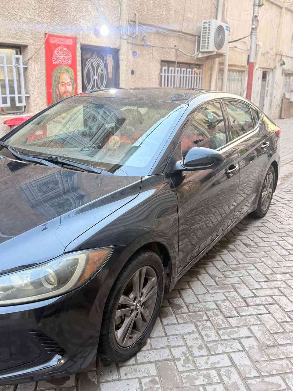 سلام عليكم.                     سيارة النترا موديل 2018 لون اسود
مكينة 2000 دوش 
نص فول 
اشاير بالمري
تحكم استيرن
٣ انضمه تشغيل(ECO_normal_sport)
حادثها قبق الجنطه فقط 
بدون دواخل 
بدون ايرباك
السياره نظيفه كلش 
ماشية 125 ml
سونرها موجود 
السعر118 وبيها مجال حق الجيه
***********
