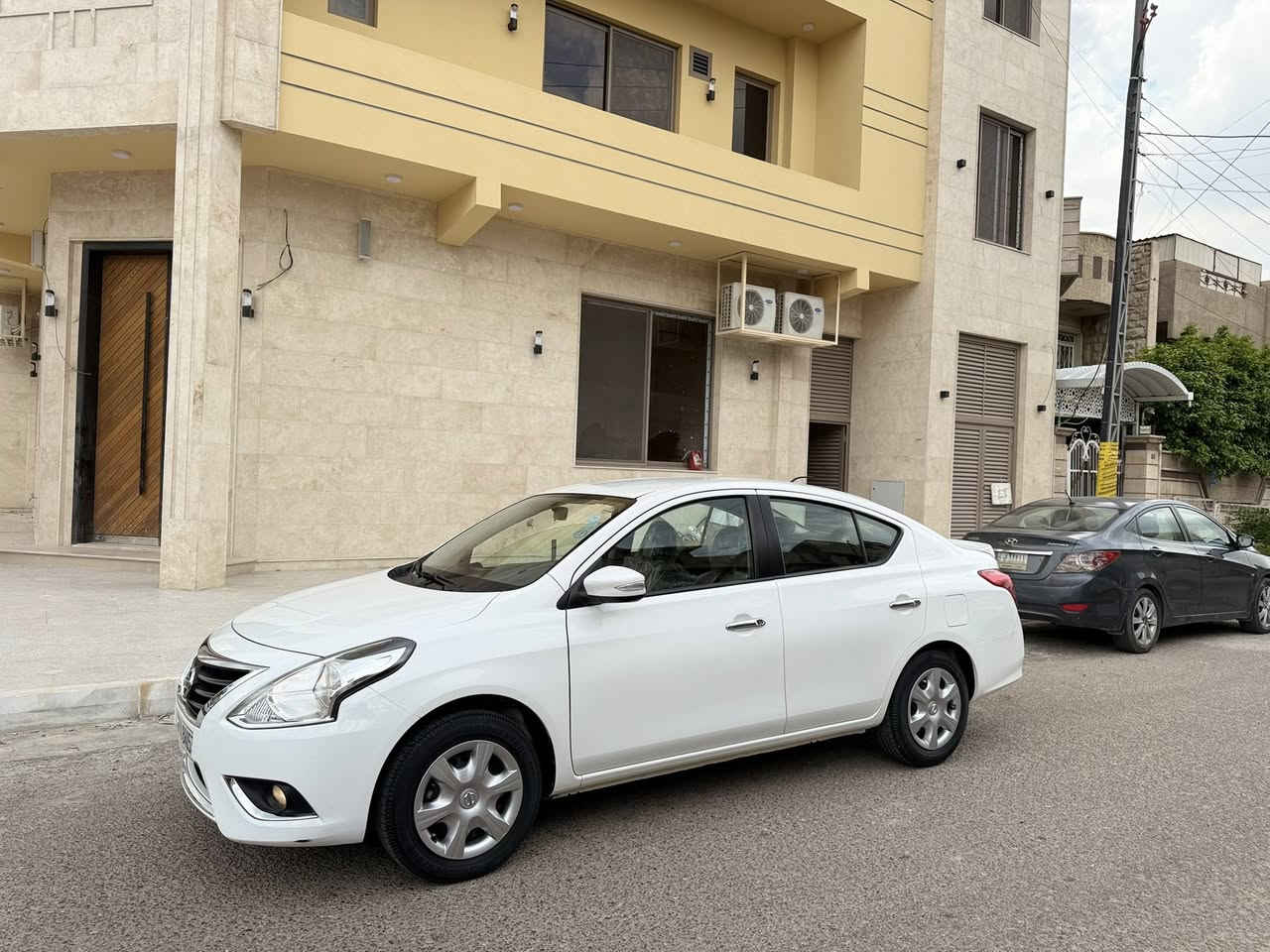 السلام عليكم ❤️🙋🏻‍♂️
للبيع Nissan Sunny نيسان صني موديل 2023 رقم أربيل دولي جديد هزه جديده باسمي تحويل ثاني يوم بيها بارد بسيط بجاملغ خلفي فقط مكفوله من صبغ وتبديل لوك بوضع الشركه ماشيه 23 ترايها زيرو مكينه كير صدر تبريد مكفولات برغي مابيها نقص جديده 

مواصفات /🚘

شاشه كبيره لمس كامره دواره 

مكينه 1500 

سويج ريمونت عدد 2

داخلها كشنات جلد جام كهربائي 

يدات نيكل سبايدر اصلي 

مانع انزلاق 

تحكم استيرن 

ويل الأصلي مع تخم تاير جديد

للأستفسار *********** أسيا ➡️

            *********** عراقنا ➡️

ابو علي مكاني بغداد ألبياع السعر 115 وبيها مجال 🤍❤️
