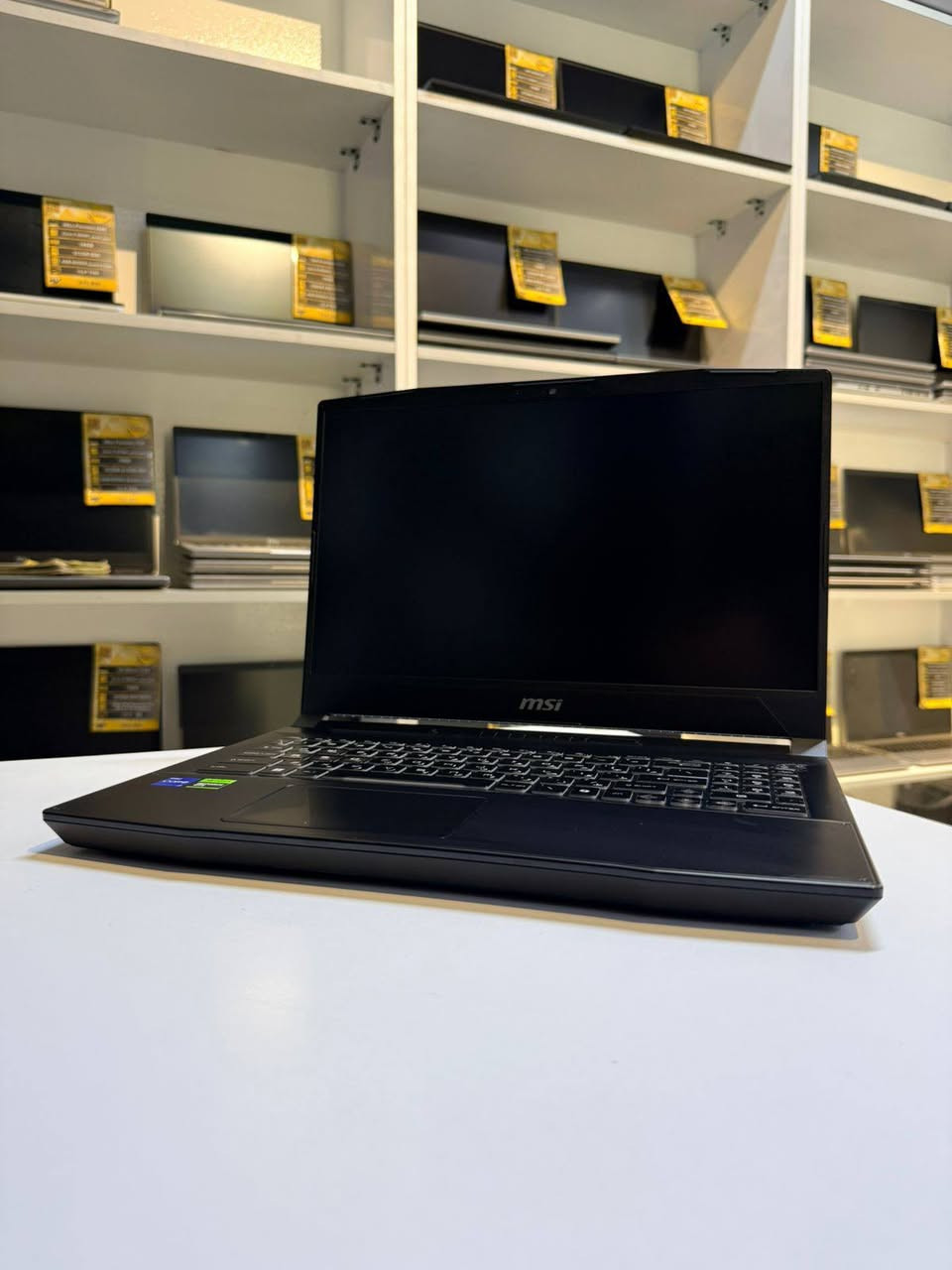 MSI Katana 15 لابتوب
المعالج : 13620-Intel Core i7 الجيل الـ 13 فئة ، قوة معالجة تشغل أي برنامج ثقيل
كرت الشاشة 4050 NVIDIA RTX بسعة 6GB وبقوة 105 كاملة، يدعم تقنية 3 DLSS اللي تضاعف لك الفريمات بالألعاب
الذاكرة (16GB DDR5 :(RAM أحدث وأسرع جيل رامات بالسوق، تفرق بفرق شاسع عن الجيل القديم).
الشاشة: 15.6 إنش FHD بتردد 1442 (سلاسة بالألعاب السريعة والمواجهات، بدون أي تغواش).
الهارد : 512GB SSD NVMe (سرعة إقلاع وتشغيل ألعاب بثواني).
الكيبورد : إضاءة RGB عربي / إنكليزي كاملة، مظهر يجنن

📤.السعر: 1,395,000 دينار فقط
الهدايا حقيبة مميزة + ماوس جيمنج هدية
التوصيل مجاني لكل محافظات العراق يوصلك خلال 24 ساعة بس)
!!!! ضمان فحص قبل الإرسال الجهاز ينفحص قطعة
قطعة قبل لا يطلع من يمنا
ضمان فحص أمام المندوب من يوصلك الجهاز، افتحه شغله، افحص النظافة والمواصفات براحتك،
ضمان استبدال أسبوع كامل لو ظهر أي خلل مصنعي الجهاز يستبدل فوراً بنفس الموديل
***********  رقمي موجود واتساب
