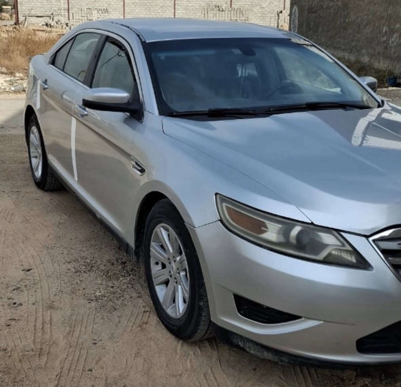 سلام عليكم
فورد تورس SE موديل 2010
رقم سليمانيه باسمي 
وارد امريكي بدون ضربة بيهة بارد قليل باب السائق والسونار موجود وية الصور 
تبريد شغال قطعتين 
محرك 6 سلندر 3500 كير محرك جدد مكفولات 
تخم تايرات جديد حدايدية جديدة 
السيارة جاهزة مابيه نقص 
السعر 105 ورقة مكان السيارة بغداد ***********
