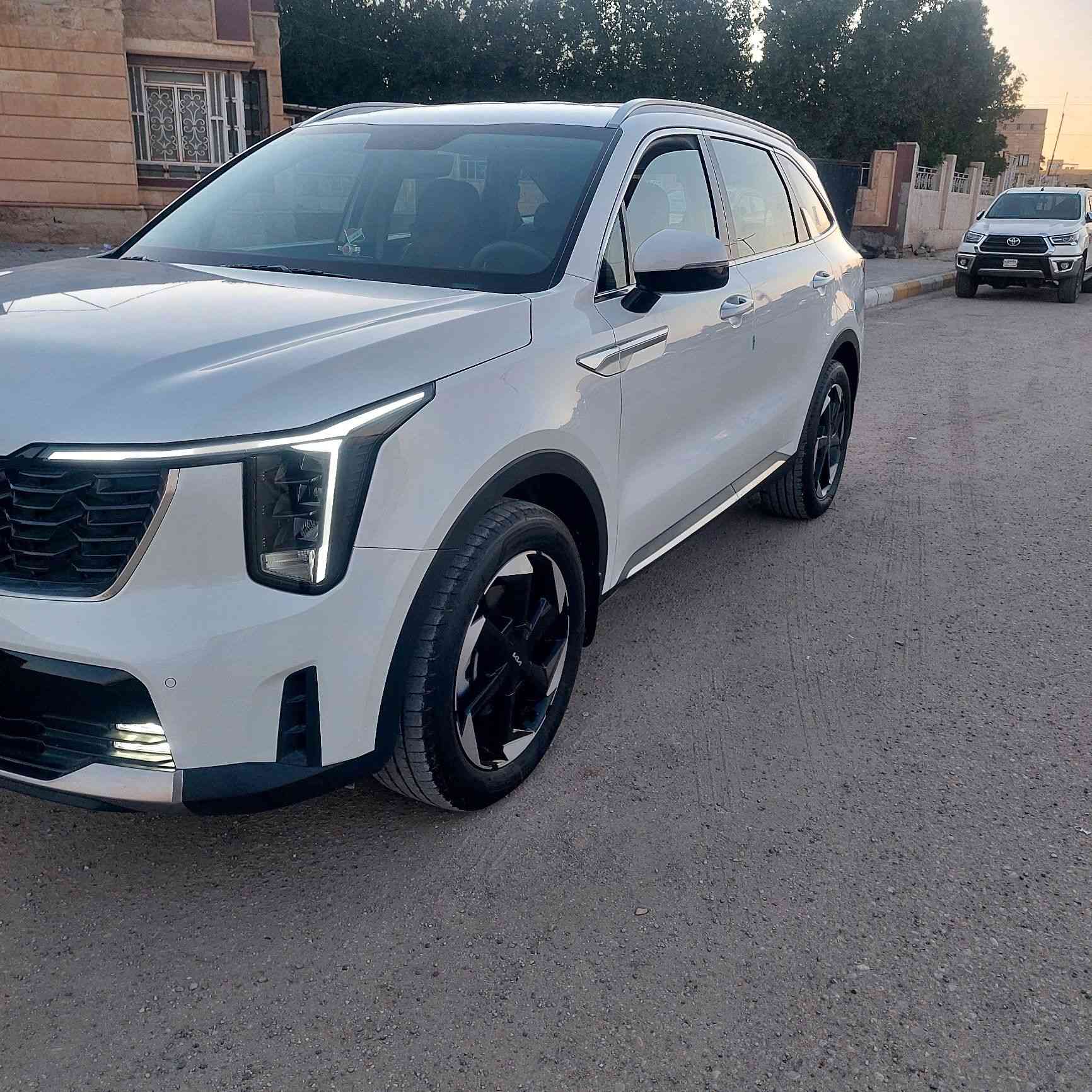 سلام عليكم سورنتو مديل 24 رقم بغداد بأسمي محرك 4 ستندر ماشيه 9 الاف فقط كفاله عامه 
مواصفات شركة الدوليه ظمان 5 سنوات 
كرسي كهرباء وجنطه شتغل عن بعد وترحيب بصمات 2 حساس تاير 7 راكب 3 قطع تبريد 
شحن موبايل وباقي المواصات معروفه بالسورنتو 
مكان سياره سماوه  السعر 268 
***********
