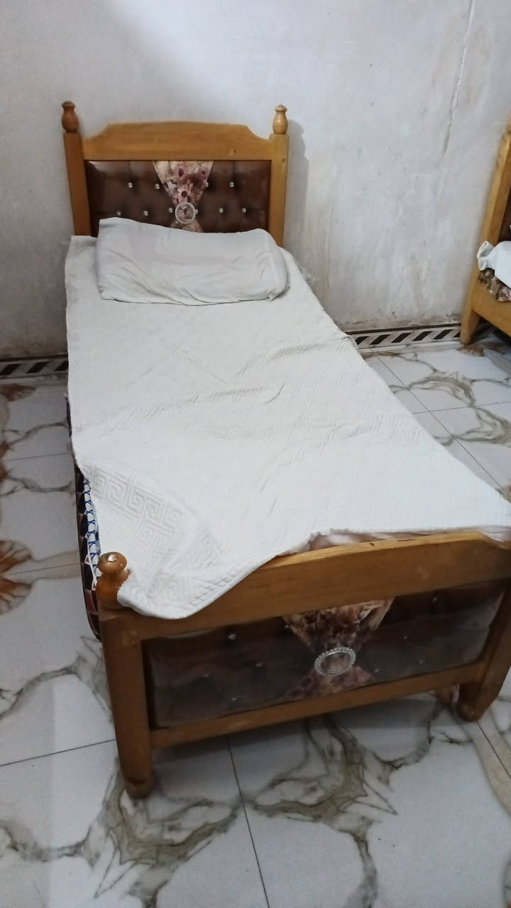 السلام عليكم جرابي للبيع أخت الجديده عدد اثنين أم نفر الوحده على ٦٠ و الكنتور صاج ١٠٠ ألف والسبلت واحد طن ميديا ٢٥٠ ألف *********** عنوان الشعب رقم بي واتساب
