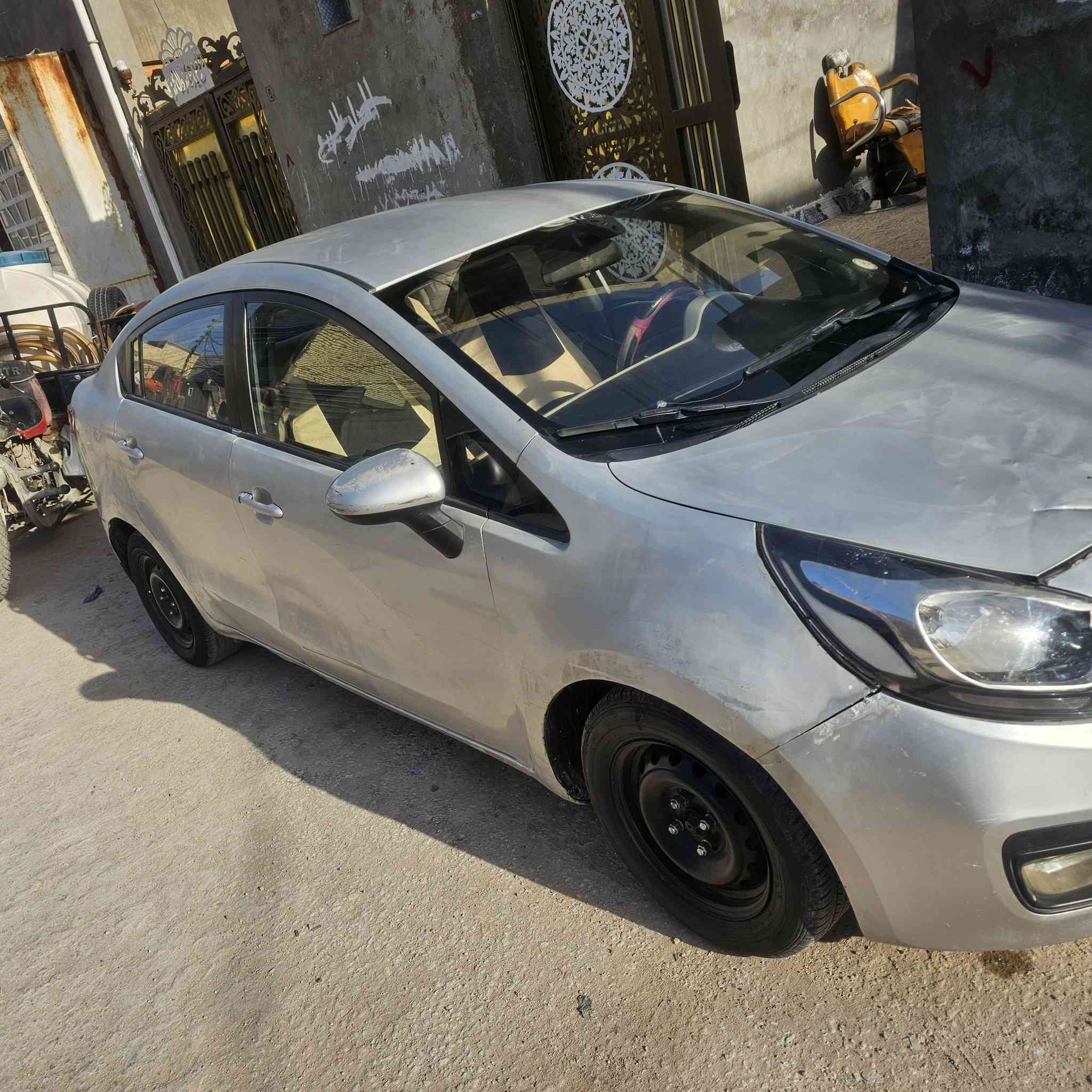 ريو 2015 خليجي محرك 1600 مكفوله من ظربه وصبغ وتبديل جارده وبيهه باردات سياره جاهزه كير محرك حداديه مابيهه نقص السعر 75 وبيهه مجال للاستفسار *********** مكاني النجف
