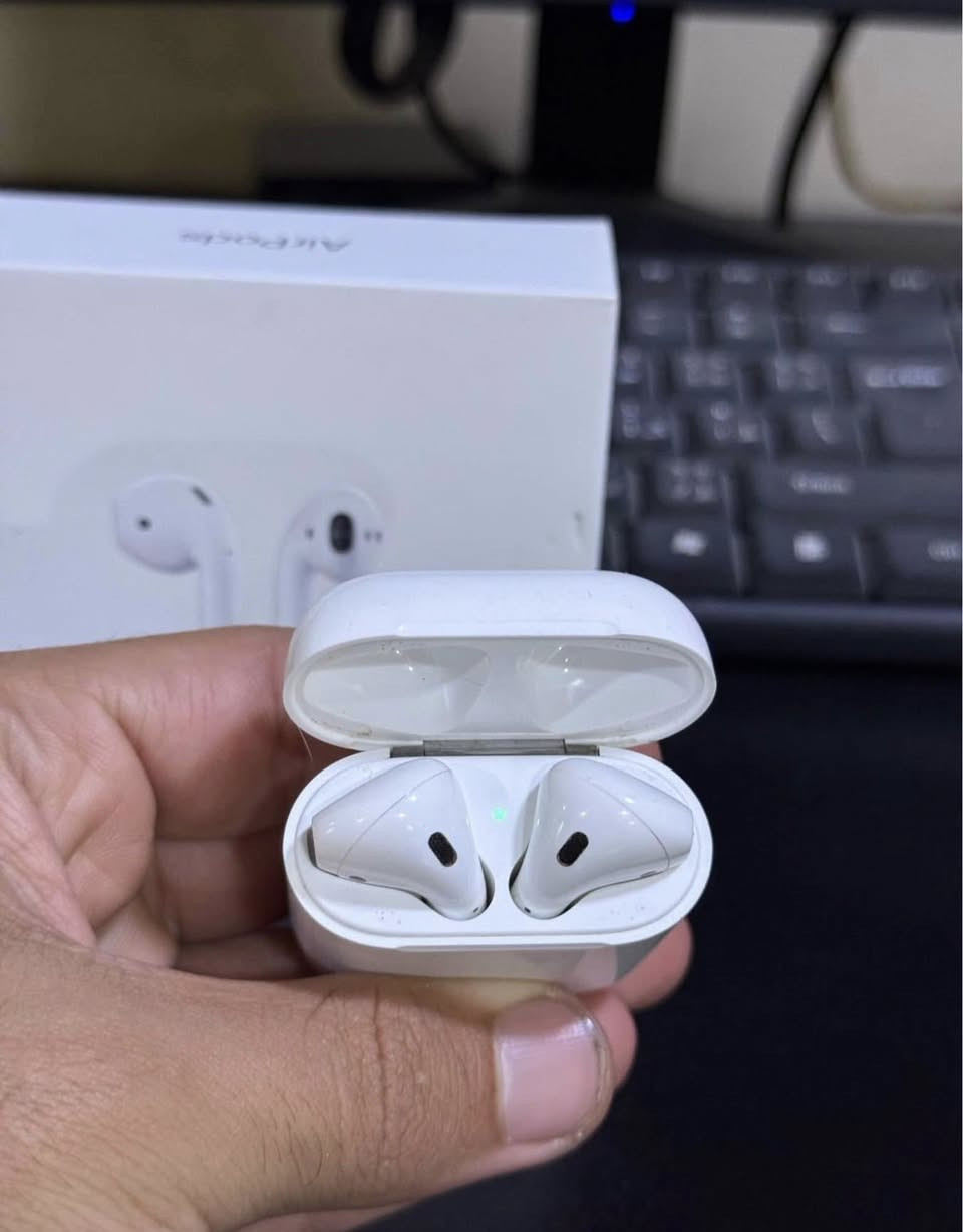 "سماعات ايربود الجيل الثاني"
قطعة أَصلية ، بالباكيت 
والباركود موجود.

استخدام قليل كلش ، ع گد
الدراسة ، قيم واخـذ ولكن
بما يرضي الله ؛ لان القطعة
اصلية ، بدون شاحنة ، فقط
السماعة وملحقاتها.

الموقع : ديالىٰ - بعقوبة.

رقمي : ***********
