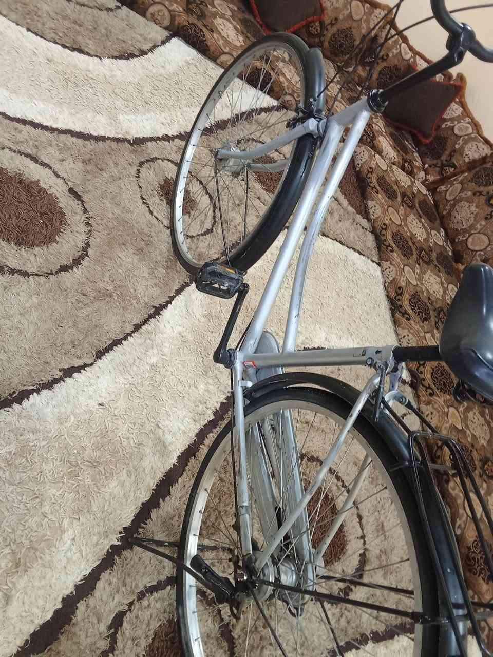 سلام عليكم بايسكل للبيع حجم 27سعر 45وبي مجال المكان موصل جانب الأيمن منطقة اصلاح الزراعي الاتصال عالرقم أو خاص *********** الويل الوراء بي عواج
