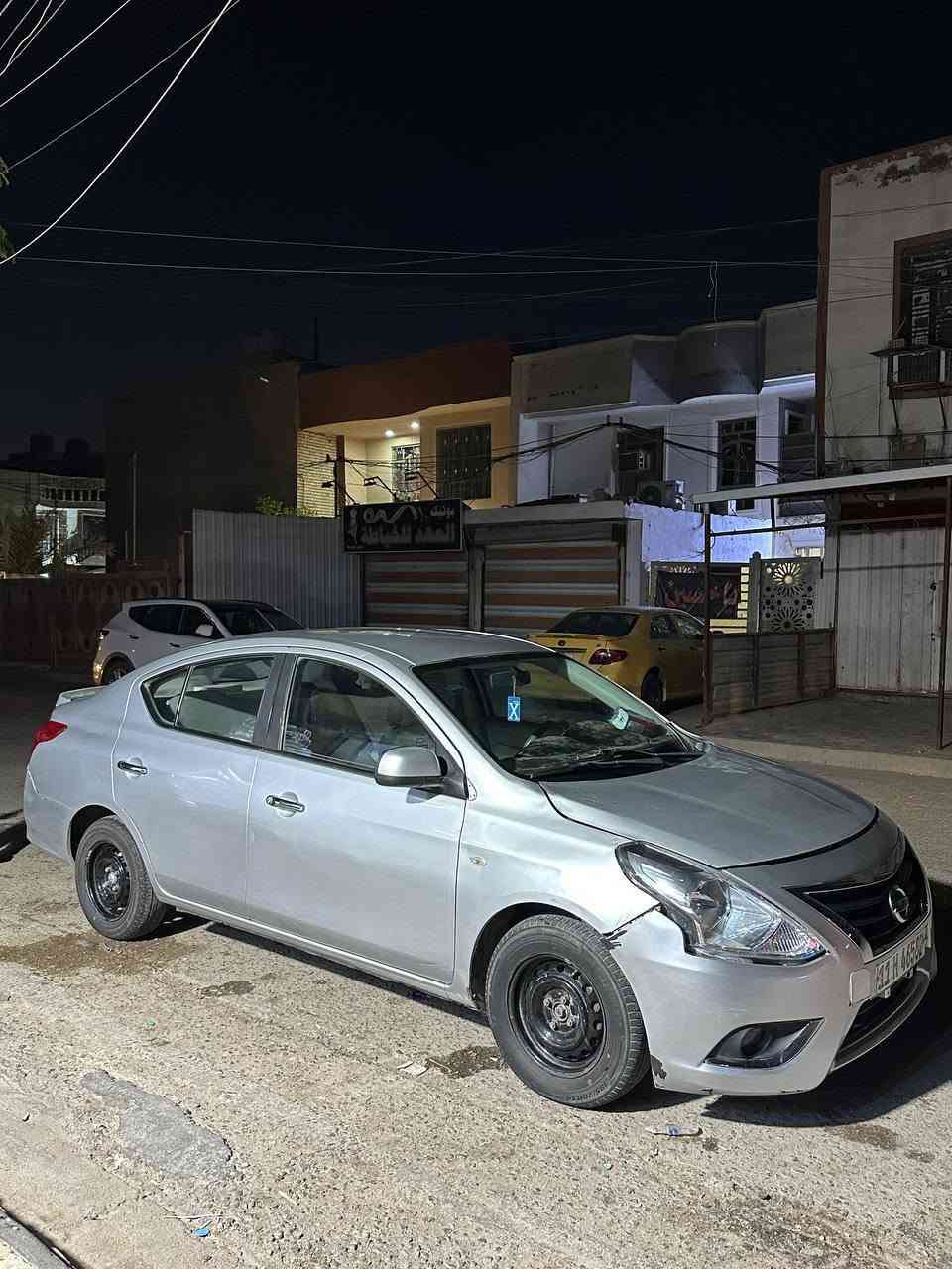 السلام عليكم 
نيسان سني هندي 2020 بليته زركه 
حادثها جاملغ عكس السائق والسياره موضحه بالصور 
السياره خير من الله كير محرك مكفولات  دواخل دوشمه جديده مع الارضيه شاشه كار بلي 
بيها نقص اذان محرك ودرام شفت 
باسمي السياره وشرط التحويل 
السعر 90 وبيها مجال 
مكان السياره بغداد الزعفرانيه
***********
