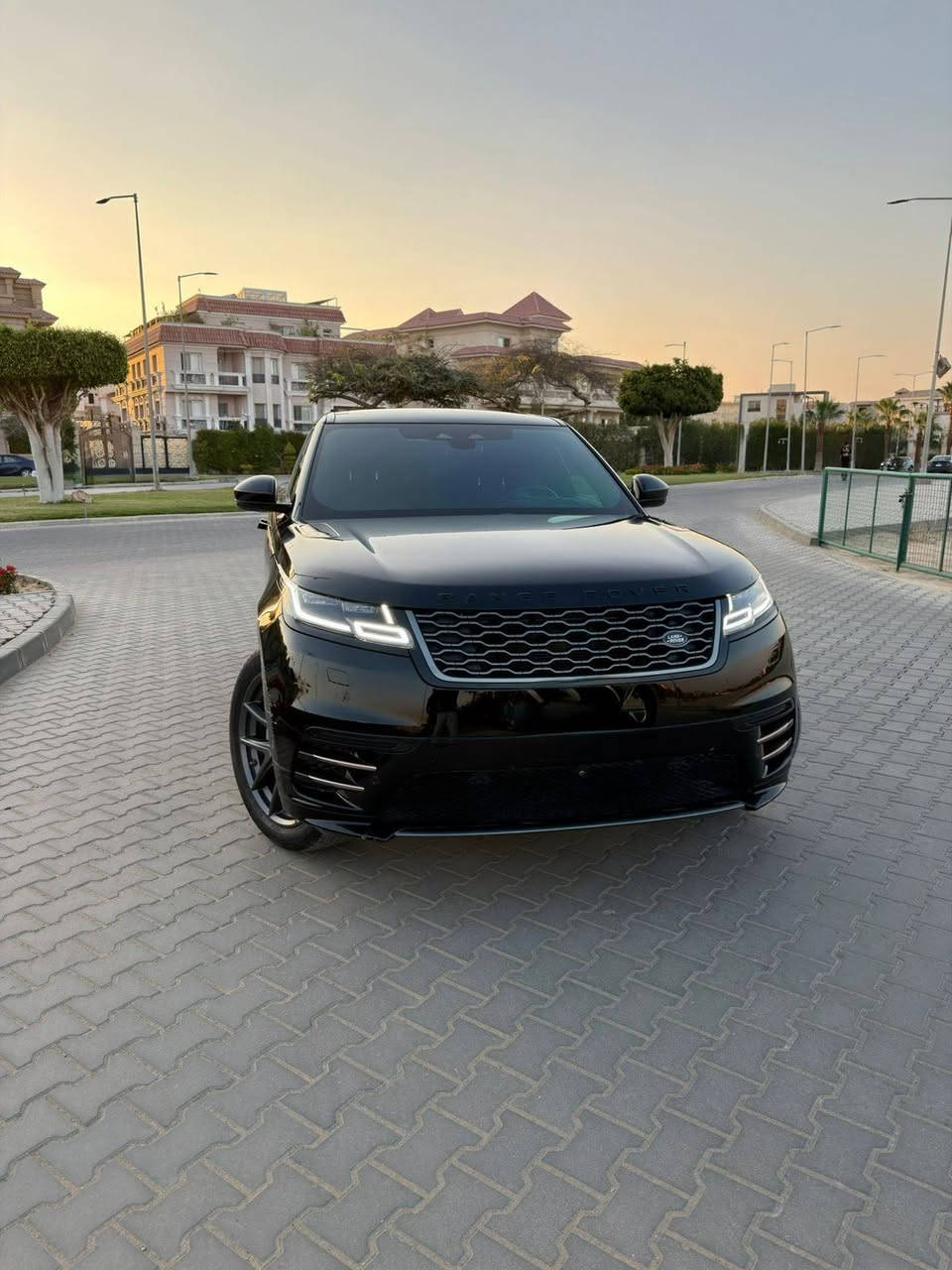 Range rover 2021 (Dynamic SE)
☑️موتور 2000 سي سي تيربو 4 سلندر (P250)
☑️عداد 90,000 km
☑️قوة 247 حصان
☑️Apple CarPlay 
☑️Android Auto
☑️عدادات ديجيتال
☑️سقف بانوراما
☑️كراسي كهرباء Heated مع Memory
☑️Ambient Light
☑️نظام صوت Meridian
☑️تكييف أوتوماتيك ثنائي
☑️Blind Spot
☑️Emergency Brake Assist
 
لمشاهدة باقى السيارات زورونا على موقعنا :
https://platefinder.autos/ahmedmotors
للتواصل واتساب او فون
010 18584552


**إذا كنت صاحب هذا الإعلان وتريد حذفه لأي سبب، رجاءا أرسل رسالة إلى الدعم الفني**