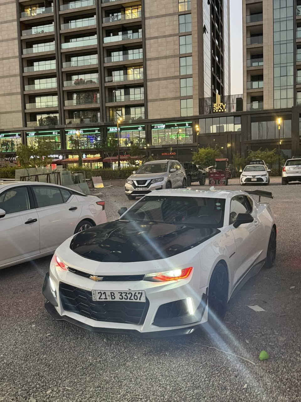 السلام عليكم 
للبيع كمارو موديل 2018 
لون مميز بلادي 🤍
حجم المحرك 6 سلندر المرغوب￼
السياره بيها ثلاث قطعات صبغ  
120$
للاستفسار اكثر 
***********
