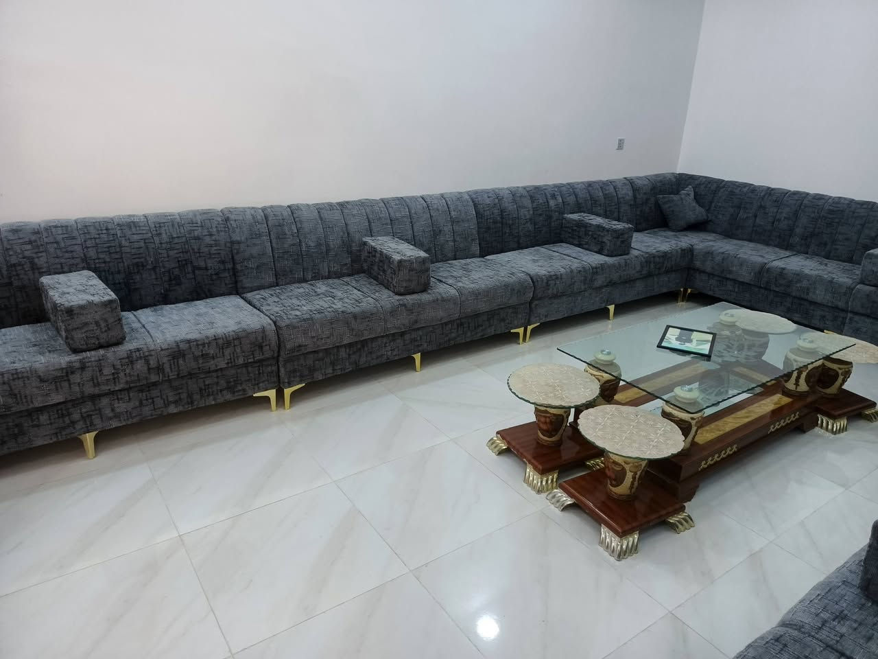 السلام عليكم ورحمة✅
عروض رمضان من جديد من معمل الشمري
وبدايات جديدةوياكم انشاء اللة
تخم عشر مقاعد خمس قطع يتكون من قنفتين كباروقنفةثناءية وكرسين السعر ٥٥٠الف والديوان سعر المتر٨٠الف القماش حسب الطلب كلشي موجود الخشب جام روسي والمقعدبلوك أسود ١٦ملم الإسفنج مميز أول مكاني ديالى الحويش للاتصال على الرقم***********مع كوشات هدية🎀 وسيت طبلات ماكو هيج هديةوتدللون علينة
