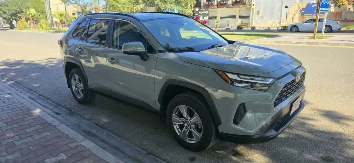 راف فور وارد امريكي موديل 2023 فئة xle هايبرد لون سمنتي
حادثها موضح بالصور 
سيارة بدون صبغ بدون ايرباك ، شواصي سليمه ،فقط قبغ صندوك مبدل بلادي نفس لون 
 فتحة سقف سلايد روف
كشن كهرباء  
شاشه كبيره  
بصمة ابواب وبصمة تشغيل وجنطه كهرباء
تدفئه  بالكشنات
 هيتر استيرن
وباقي المواصفات.
ماشيه ٤٤ الف 
#
السيارة كاتي تترقم شمالي مكان السيارة كركوك

***********
