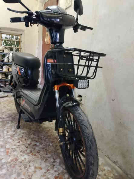 سلام عليكم شباب دراجه شحن مراوس به 13 ايفون برو ماكس سرعه 99 حقيقي 80 حجم 20 صالي سبوعين من جبتها يعني البطاريات جديدات 5 بطاريات عنوان بغداد الزعفرانيه وشكرن رقم ***********
