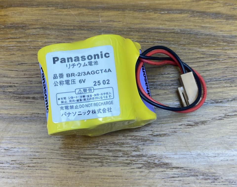 🔋 بطارية Panasonic BR-2/3AGCT4A الصناعية 🔋
متوفرة الآن قطعة الغيار الحيوية لماكينات الـ CNC وأنظمة الـ PLC (مثل ماركة Fanuc وغيرها). 
صممت هذه البطارية اليابانية لضمان عدم فقدان بيانات البرمجة والإحداثيات عند انقطاع الطاقة.

🛠 المواصفات الأساسية:

• النوع: بطارية ليثيوم صناعية (Industrial Lithium).
• الجهد: 6V (فولت).
• الموديل: BR-2/3AGCT4A (تأتي بـ 4 خلايا ).
• بلد المنشأ: ياباني أصلي (Panasonic).
• العمر: عمر افتراضي طويل يصل لـ 10 سنوات (غير قابلة للشحن).

⚙️ الاستخدامات المهمة:

• حفظ ذاكرة البرمجة في ماكينات الـ CNC والروبوتات.
• البطارية الاحتياطية لأجهزة التحكم الصناعي PLC.
• العدادات الذكية وأجهزة القياس الدقيقة.

السعر ٥ قطع : ٣٥.٠٠٠ مع التوصيل 

#Panasonic_Battery #CNC_Iraq #PLC_Iraq #بطاريات_ليثيوم #العراق #بغداد #شارع_الصناعة #تجهيزات_هندسية #صيانة_ماكينات #أتمتة_صناعية #المهندس_العراقي


**إذا كنت صاحب هذا الإعلان وتريد حذفه لأي سبب، رجاءا أرسل رسالة إلى الدعم الفني**