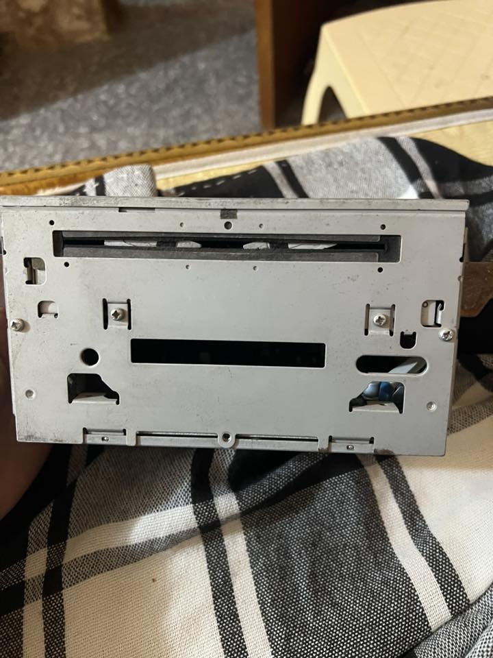 السلام عليكم مسجل باجيرو مال 2010 سعرها 75 مكاني البصرة قضاء المدينة الرقم ***********
