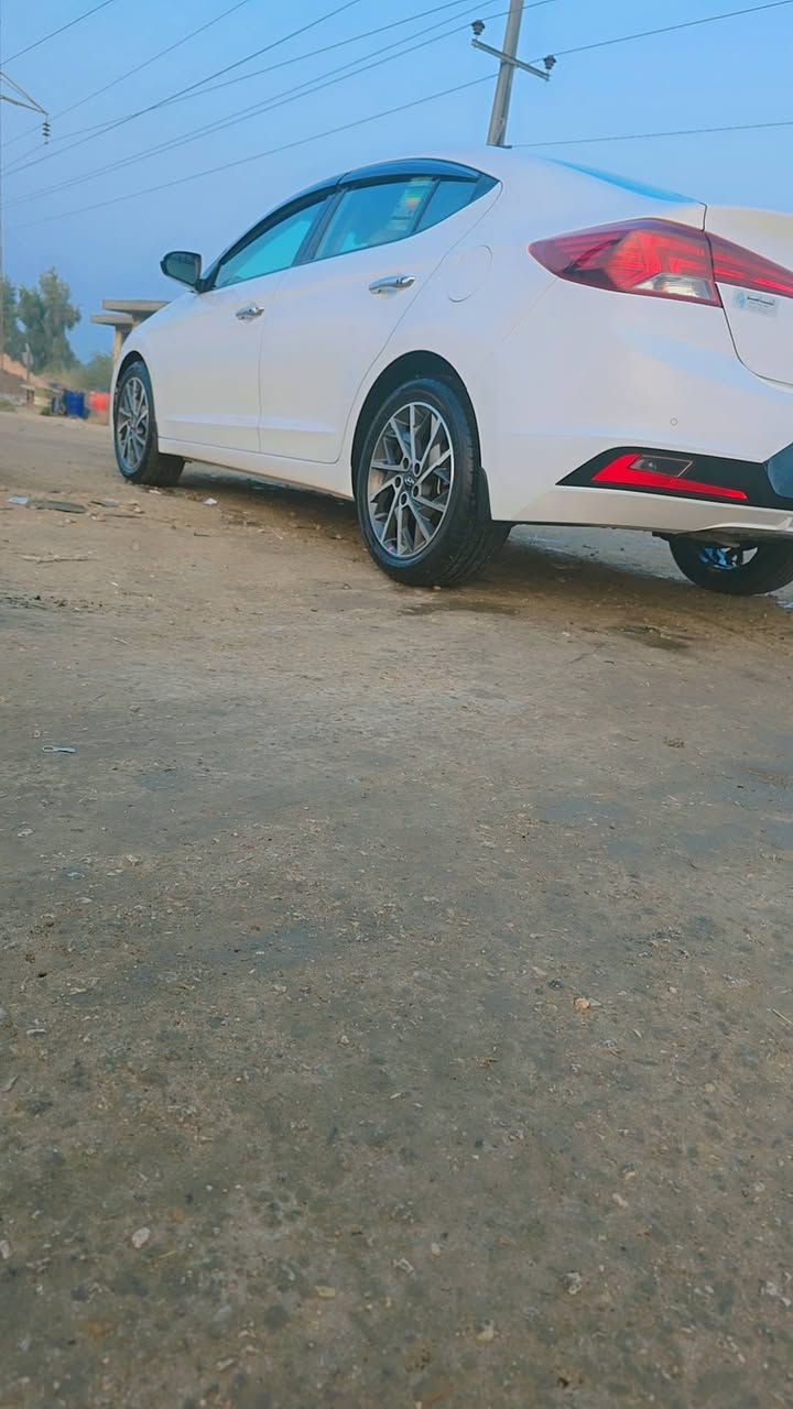 النترا خليجي 2020 رقم بغداد انكليزي ماشية 99كم بأسمي فول مواصفات بصمة أبواب وبصمة تشغيل مكفولة عدا شخط خفيف باب الصدر تقريبا 10سم ما مبين السيارة حلوه ونظيفة جدا سعرها 176$ مكان السيارة بابل المركز ***********
