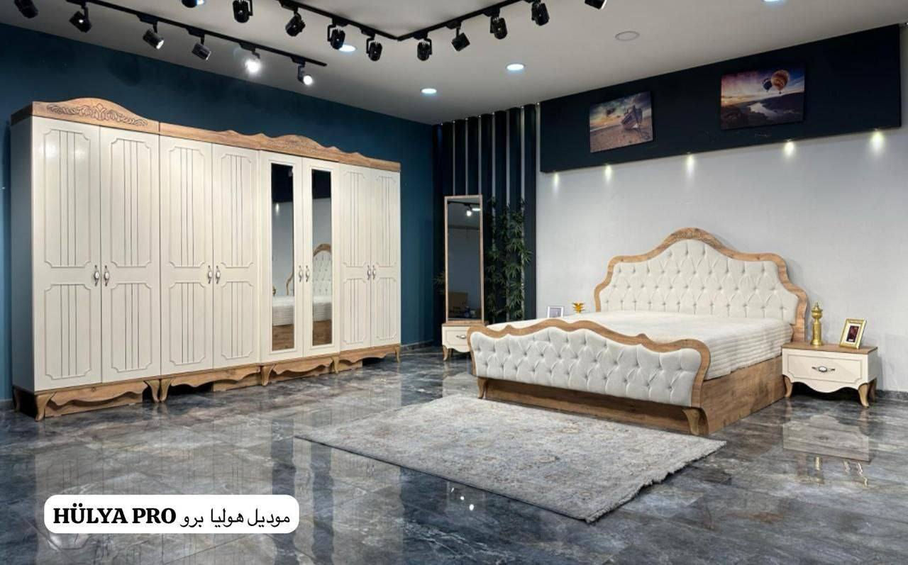 تم بعون الله وصول موديل🔻 * هوليا برو 😎 كريمي  و جوزي * 🔻
*10قطع   * اصلي 
⚫️كنتور 270 سم ارتفاع 240 سم مع تاج وداخل كنتور 55سم 
 
🔴ميز تواليت نفس الصورة قياس عرض 125 سم وارتفاع 195 سم 
⚫️كومدي عدد 2 قياس 📏 عرض 60 وطول 45 سم 
🔴سرير نفرين180سم*200سم ارتفاع سرير 145 سم …سرير مخزن دبل هايدروليك 
⚫️درور مجرات
🔴مرايه قيافه 
⚫️طابوريه
🔴شازلون تاج عالي ارتفاع تاج عالي 150 سم
🟣ملحق الكنتور قياس 📐 عرض 90 سم و ارتفاع 240 سم وداخل الملحق 55 سم 
السعر بالدينار مليون 800
 ⚠️ برغي حديد 💪ظهر بلوك 
تركي 100‎%‎🇹🇷 مصنع 🏭 دافنس الاصلي 
لتاكيد قياس كنتور 370 سم ارتفاع 240 عمق 55 اصلي 👍

يوجد توصيل جميع المحافظات للحجز 
*********** واتس اب
