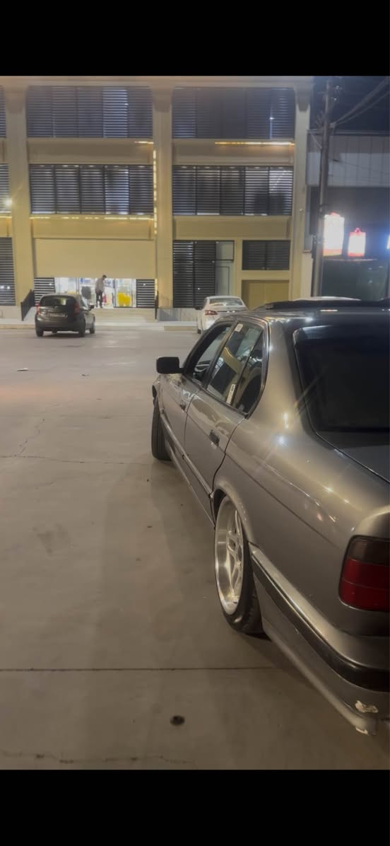سەرەتا بەناوی خودای گەورەو میهرەبان
Bmw 1990
فولمواسەفاتی گێر حادی 
سلایت و لایت ئەڵقەو تەبریت و دووجام کارەبای کوشن جلد سەیارەکە هی مەحرەزنیە هیژیرخۆمە سەنەوی و شینگەو رەقەم گشتی نویە تا ٢٠٣٠ بەناوی خۆمەوەیە وەکالە و پەنجە مۆر بەشەر  بەنزبەت لیدانیشی ئەوشوینانەی بە سور ئاماژەم پیکردووە لیدانی قورسی نیە وە لە ڕوبەڕوشا زۆر لەرەسمەکان جوانترە سیتەمی خازیشی لەسەرە هیچ کیشەی نیە بۆتەفاسیل نامەبنیرە یان تەلەفۆن بکە لە وەتس ئاپ

تێ بینی    تەبریتەکەی کۆمپلیسەری جامی کردووە لەلای خۆم چاکم نەکردۆتەوە بەس کۆمپلیسەریکی دەوێو تەواو 
گێر مەکینە بەشەرت  نرخەکەشی ٥٣$مەحمەلەیەکی برایانەشی تێدایە ژ.م. *********** أربيل, العراق
