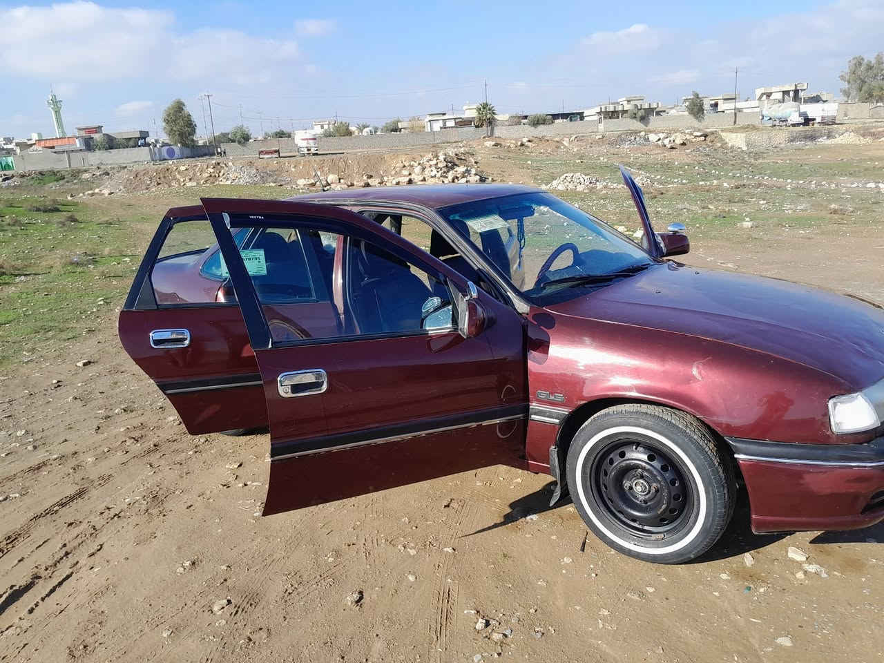 لسلام عليكم فكتره البيع  حجم 16 موديل 91  سنويه حد 29محرك وكيري شرط طخم تايه جديد كهرباتها كلها شقاله لايت زيلون صبق جماليه بدون ضربه  بدون معجون منعده وصقفيه وصندوق وبوند مامصبوق شرط لا ضربه  ولا معجون بس مصلح بيها الدواير  شرط التحويل مكان السياره موصل حمام العليل *********** غير متوادي عل فيس السعر 40 وبيها مجال للطيبين
