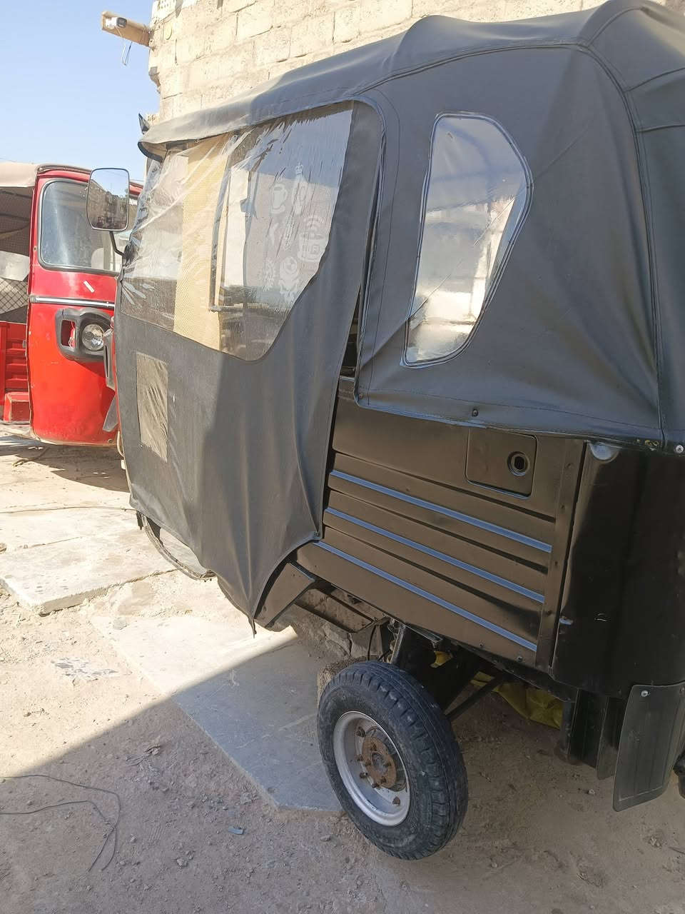 السلام عليكم تكاتك للبيع اتول موديل 2019 اوراق مو رقم الحمراء عاوزها تجفيت وظفيره والسوده عاوزها ضفيره اماميه وكربريتر سعر خاص *********** الهاتف الثاني ***********
