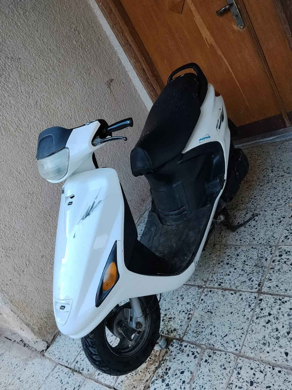 للبيع فراشه كرستال فحل
دراجة بلادية وكاملة أي نقص ماناقصها 
مكينه ما مفتوحه نظيفه الدراجه شرط الفحص 
كهربائيات كامله نكره سلف وهندر كلشي شغال
مكاني ب الحله  
أي استفسار الاتصال بالرقم أو واتساب واني بالخدمه 
 ***********

