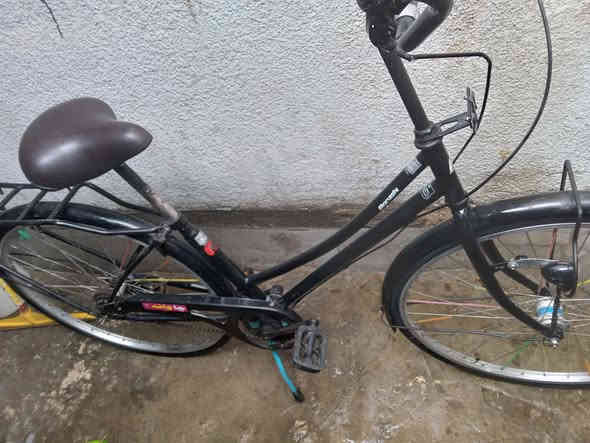 السلام عليكم باسكل بناتي حجم 27كامل ياباني بي بس الويل الامامي بي شويه عواج المكان الحريه الدولعي السعر  90وبي مجال خاص موجود ***********
