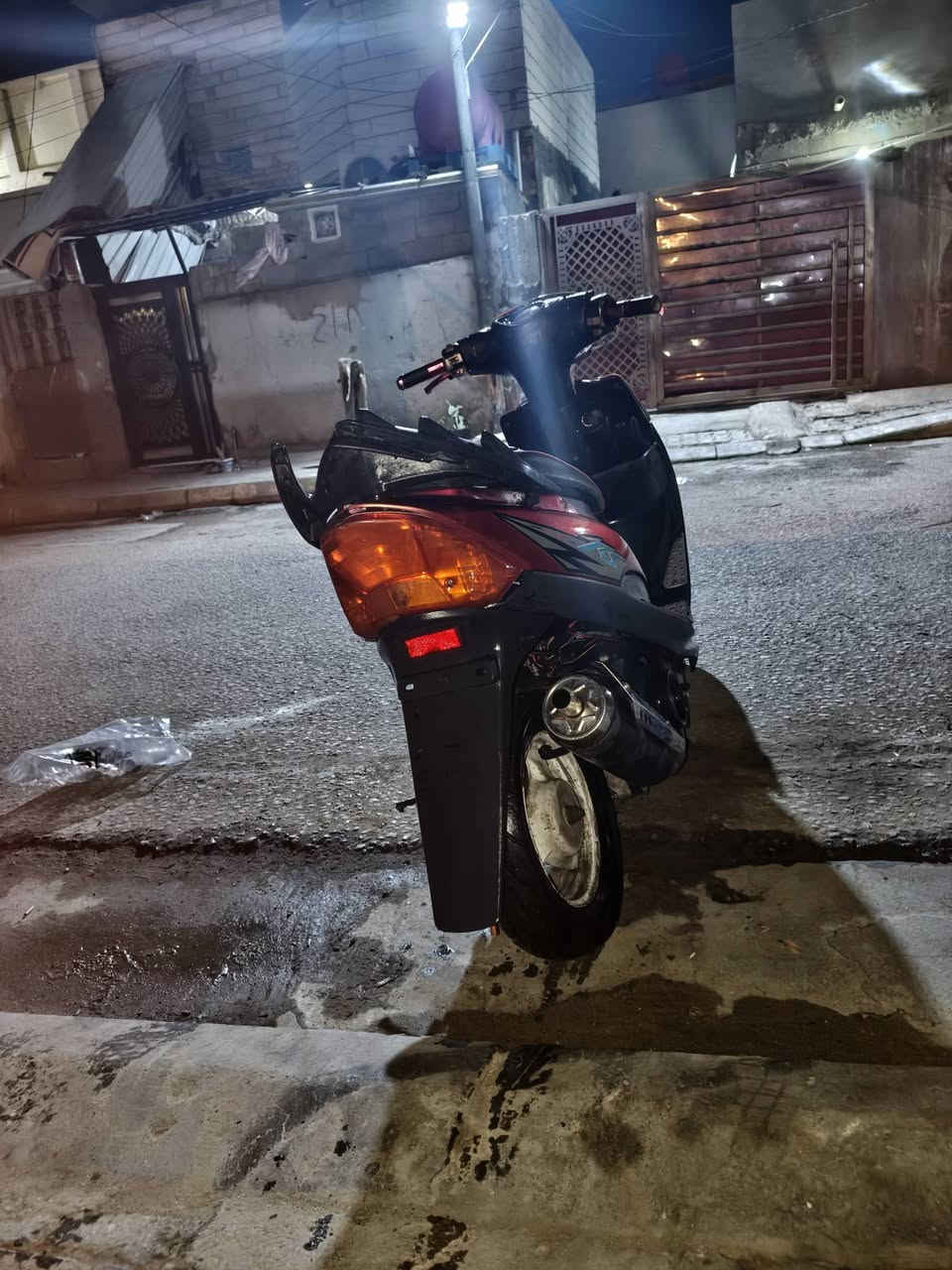 سلام عليكم حبايب داجه ماكس عدله للبيع دراجه نضيفه أو نصبتها حلوه يل دراجه مجفته مره وحده بوشه 55 اصليه أو شرط  بيها شلع قويه تاكل كاع دراجه كلش حلوه او مرتبه أو شرط انضف من صور حبايب دراجه معروظه 550 أو بيها مجال حك جيه أو كل هله بيكم رقمي ***********
