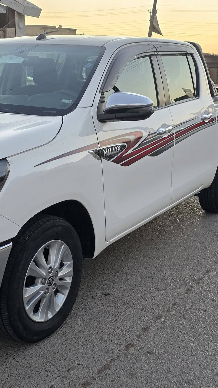 سلام عليكم بيكم هايلوكس موديل 2022 شركه سيد نهرو فول موصفات وتماتيك مكفول كفاله عامه من كلشي  سياره بصمه فول موصفات شاحن  جكات بنيد  رقم اربيل دوالي  مكان سياره بغداد  سعر 275بيه مجال  الهاتف ***********
