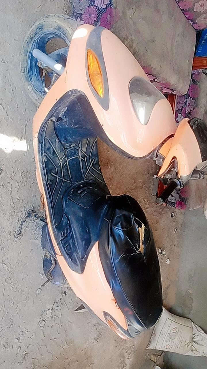 السلام عليكم اخوان
دراجه للبيع نوعها دولفين ياباني محرك جديد صار 6 أشهر مشدود+دبلات جدد+ تايرات جدد كلشي شغال بيها لايت امامي خلفي دبل اشاره جاهزه من كلشي 
السعر 600 ألف وبيها مجال  قرنه بني منصور. رقم  هاذ رقم صاحبه***********
