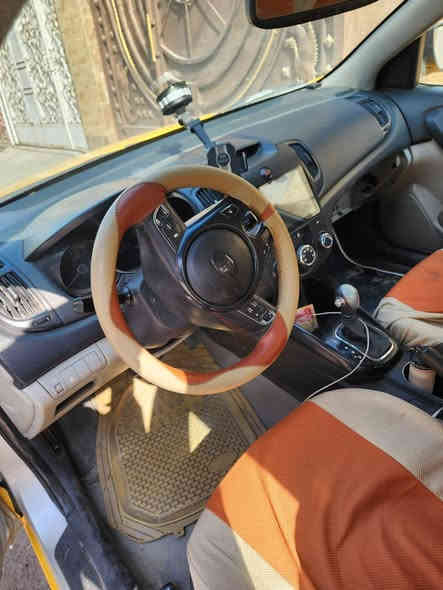 سلام عليكم كيا فورتي موديل 2012 رقم بغداد بأسمي مكاني البلديات حادث بنيد وجاملغ بدون دواخل سياره نضيفه مابيه نقص صدر امامي خلفي تبريد كهربائيات شغاله السعر 82 وبيه مجال رقم الهاتف ***********
