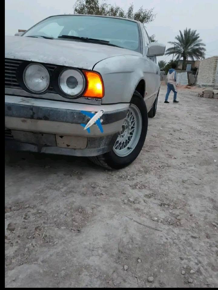 سلام عليكم 
السياره للبيع 
سياره بلاديه فقط معجون شويه بالبنيد
الباقي قطره معجون ما بيه 
حجمه 535
محرك مفتوح 3500
تبريد شغال 
مري كهرباء
فتحه بسقف
السياره تريد تعمير 
سنويه ل2027
السياره بسمي ثاني يوم تحول بسمك
السعر43وبيه مجال
واتساب***********
مكاني بابل أجبله

