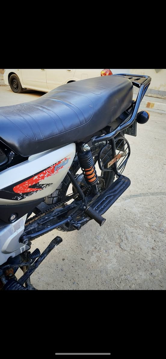 بوكسر موديل 2022 رقم و سنويه بغداد انكليزي بأسمي تحويل مباشر
الدراجه كامله ما نقصها برغي عليها ادامه كامله 
ويل خلفي امامي 
تاير خلفي و امامي 
بنزات جدد 
زنجيل جديد 
فلاتر جدد 
باتري جديد
بلك جديد
دهن يورال جديد 
كوبلن جديد 
كويل جديد 
الدراجه عليها ادامه كامله راجعه كلها شركه  
المحرك مبدل بوشه و بستم و ولفات كلهن شركه ليبل وردي يم دكان سليم 
 وصينيه الزنجيل هم موجوده 
الدراجه استعمال شخصي و كلش قليل اطلع بيها 
بيها نقص واحد فلتر مال صالنصه طاك يطلع صوت بالصالنصه تريد ننزل من سعر الدراجه فلوس تصليح الصالنصه او انطيك صالنصه رياضي جديده بكيفك 
السعر 1750 
مكاني بغداد دوره 
رقمي ***********
