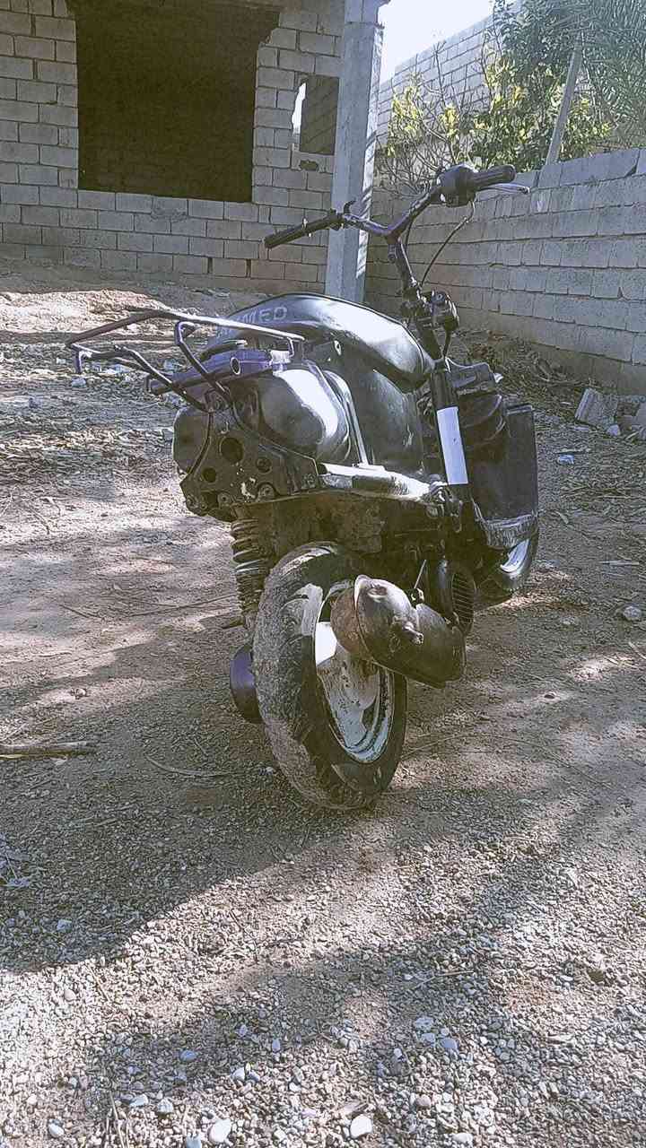 سلام عليكم دراجة ياماها 60 رياضية محرك نضيف بس بيةة شغلةةة تكطع مكان ديالى لخالص التحويلة لرقم ***********
