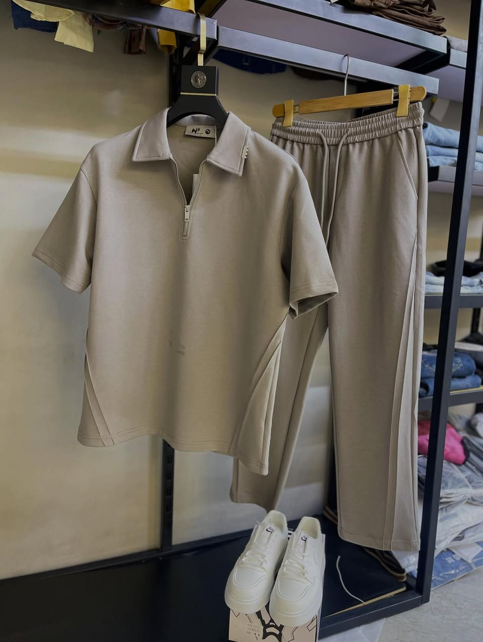 ازياء🔖محمد هاشم   سوت كلش مختلف ✈️✈️✅
📍العنوان الزعفرانية _ نهاية شارع المعهد _ السدة _مجاور جامع المصطفى 

🚨🆘يتوفر خدمة توصيل لكافة المحافظات العراقية 

للحجز مراسلة البيج او التواصل عبر الرقم ***********
