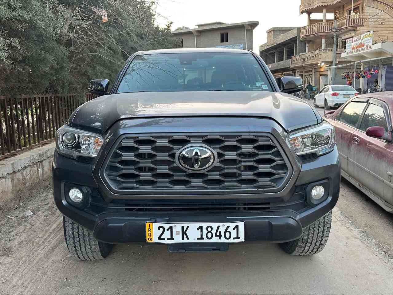 تويتا تاكو ما موديل 2023v6
سه ياره كه يه ك ده سته لاى خوم ره قه م كراوه 
فول مواسه فات به س سلايت نيه 
به سمه شه خال كاميرا 
يه ك بارجه بوياخ بي ناو گردن 
سه نه وى به ناو خومه وه يه تاكو 2030
ده فته رى بانزينى هه يه 
به شه رتى گير مه كينه مه كينه ى نه كراوه ته وه 
23هه زار روشتو وه 
***********
*********** شمشمل, السليمانية
