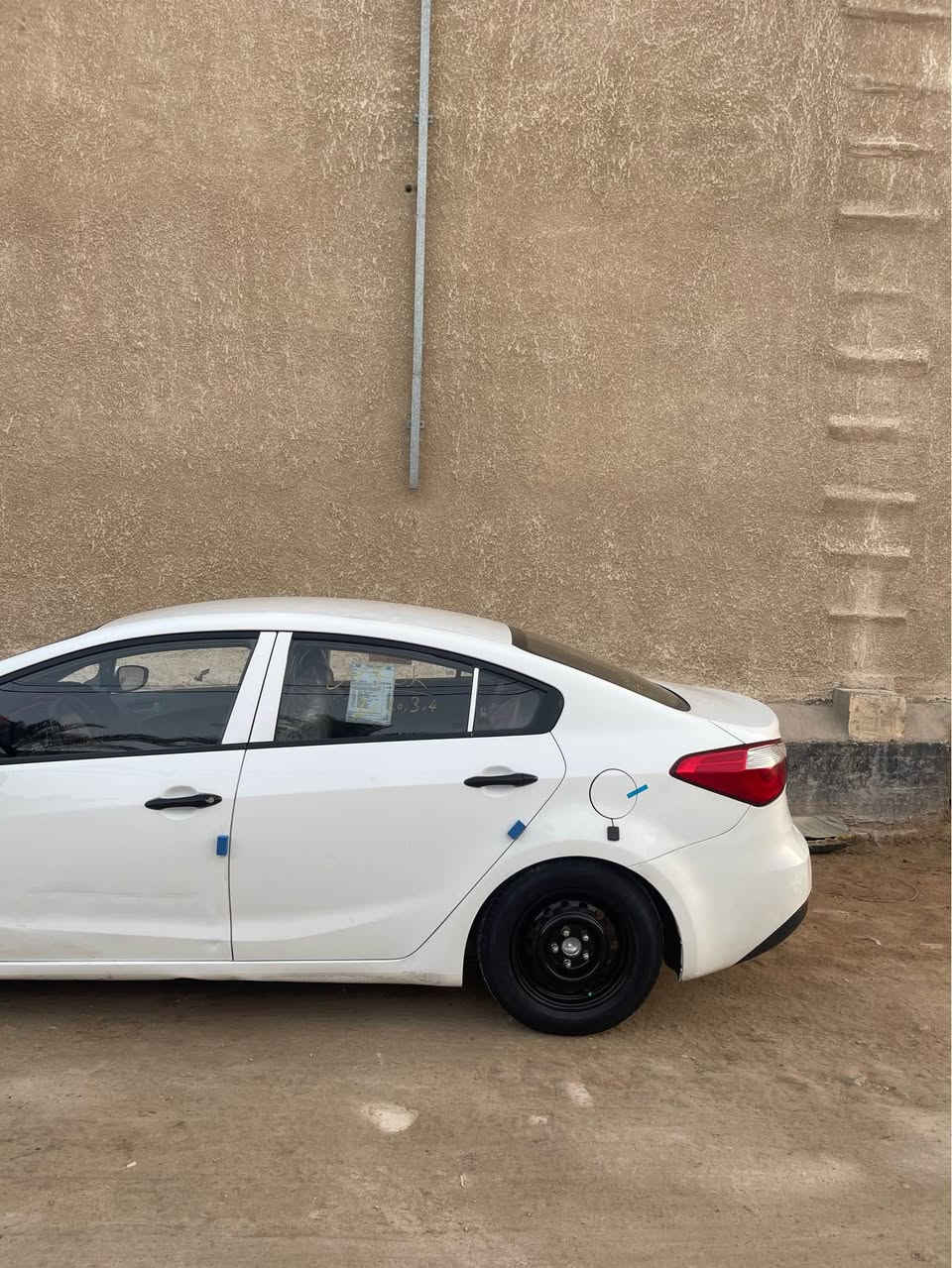 السلام عليكم سيراتو 2014 خليجي محرك 1600  بيها 2قطع صبغ بدون دواخل شواصي لغود كفاله وباب السايق بيها بارد عايفه ع حطيته كير ومكينه كفاله سنوية لل28 بأسمي رقم بغداد السياره جاهزة وحلوه التبريد جان يشتغل وحده فصل شنو الي بي ماعرف حدادية جيده كامره خلفيه شادلها وشاشه ودوشمه ستوني سويتها السعر 108 وبيها مجال
*********** 
سياره موجوده بنجف النجف, العراق
