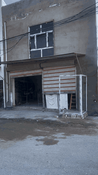 السلام عليكم بنايه للبيع مساحه ٩٣،متر  ركن  تحتوي على ٤ محلات وشقه كبيره مجمع العدل الثالث على شارع العام الروائي  وارده الشهري مليون ٢٠٠  هاتف ***********
