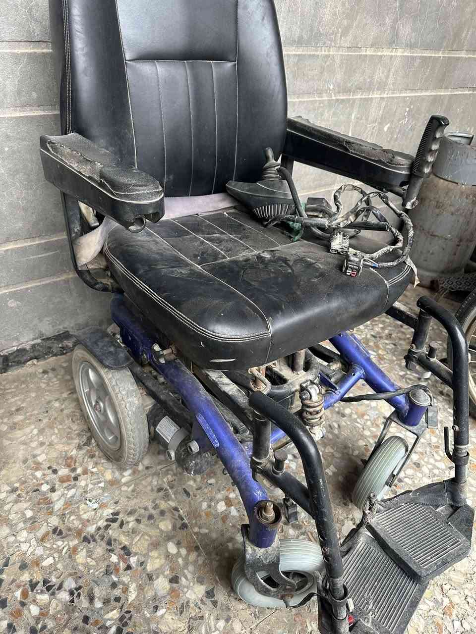 #للبيع كرسي كهربائي ادوات احتياطية خلل ابلكات الكير تبديل وبلكات الماطور  بطاريات شغالة تايرات شغالة قواعد التايرات شغالة السعر فقط 400


**إذا كنت صاحب هذا الإعلان وتريد حذفه لأي سبب، رجاءا أرسل رسالة إلى الدعم الفني**