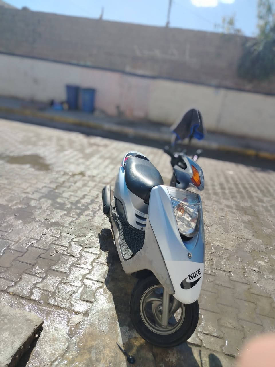 دراجة بريز للبيع مكفولة كفالة عامة برغي ما مفتوح بيهة صار شهر من نزلتهة من الرمبة كفرات ختم واحد دراجة مال جناي الله شاهد فلتر شوتة كل ١٥ يوم ابدلة وفلتر مال بانزين بيهة دراجة شلعة ومعدل خير من الله العنوان بغداد مدينه الصدر الاستفسار على الرقم *********** السعر ٩٠٠ وبيهة مجال
