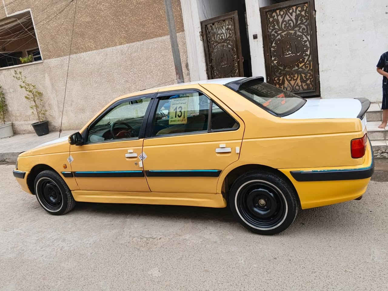 السلام عليكم بيجو بارص 2011 سياره جديده كل نقص ما بيهه صدر جديد تخم تاير جديد مشط ستيرن جديد باور جديد كهربايات كلهه شغاله مكينه و كير نظيفات رقم جديد هزه جديده مصفره هيه و غرامات بسمي تحويل ثاني يوم تبريد ثلج سياره ما نقصهه اي شي سعر 38 بيهه مجال قليل العنوان البياع شرطه الخامسه رقم تلفون ***********
