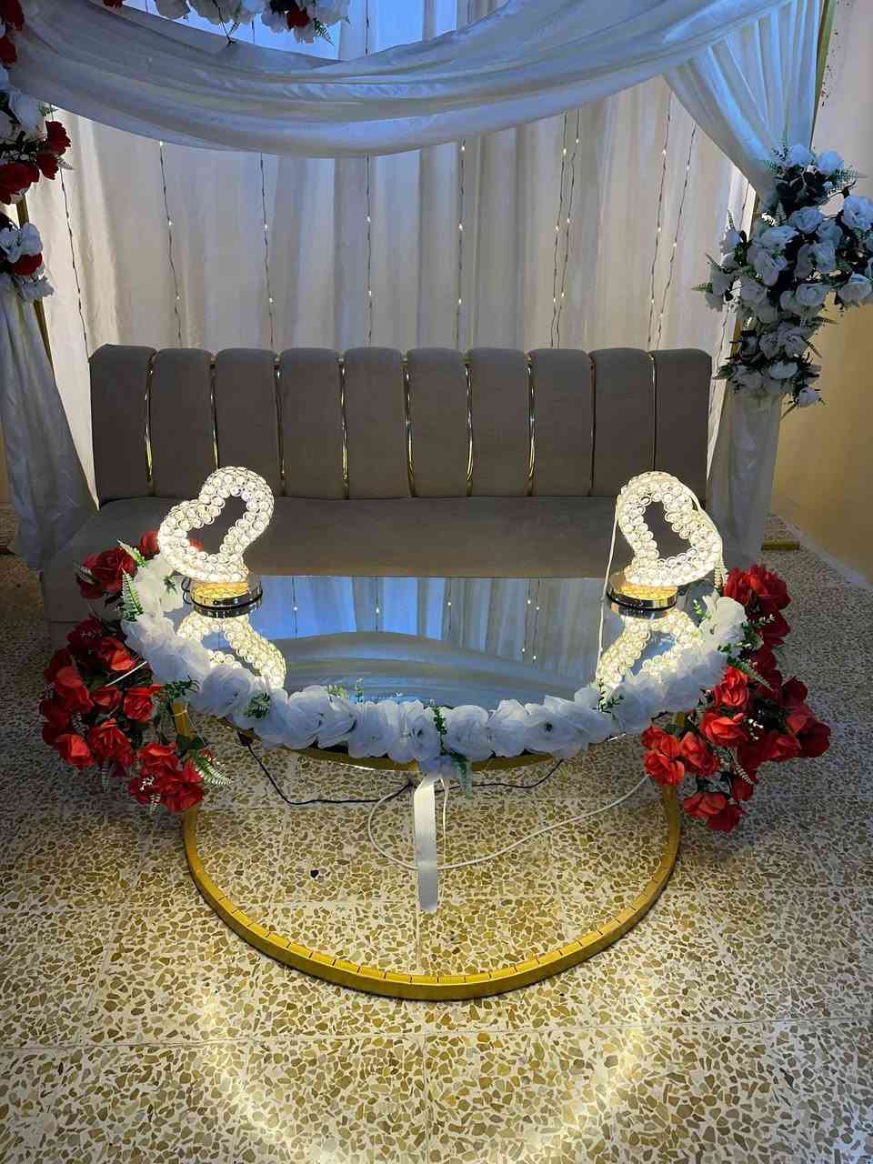 السلام عليكم يتوفر كوشة للمناسبات💐
 والخطوبات 💍
 والاعراس🤵👰
 هذا شكلها مثل ما موضح بالصور للحجز والاستفسار التواصل على الرقم *********** او مراسلة الصفحة
هذا حساب الكوشة:  @hinnawed 
على الانستكرام
