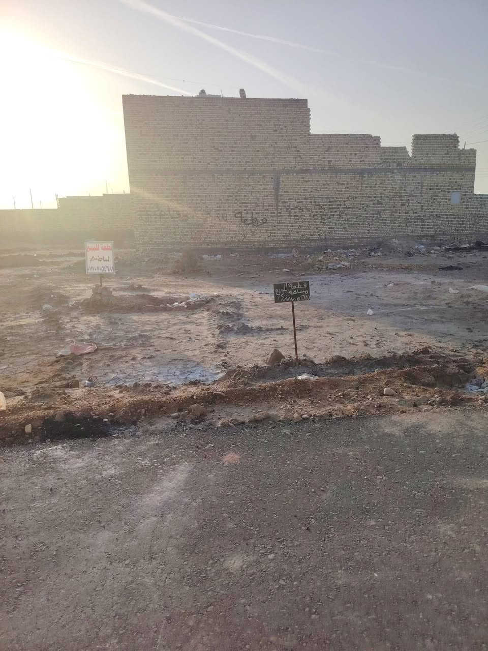 السلام عليكم قطعة أرض مساحة ٢٠٠ متر للبيع  حي القصور  بص الركن على شارع عام   قريب على معمل الزفت   القطعة سند 25 مقاطعة تابعه حجي حسن السعر 31 مليون  بيه مجال قليل   للأستفسار ***********
