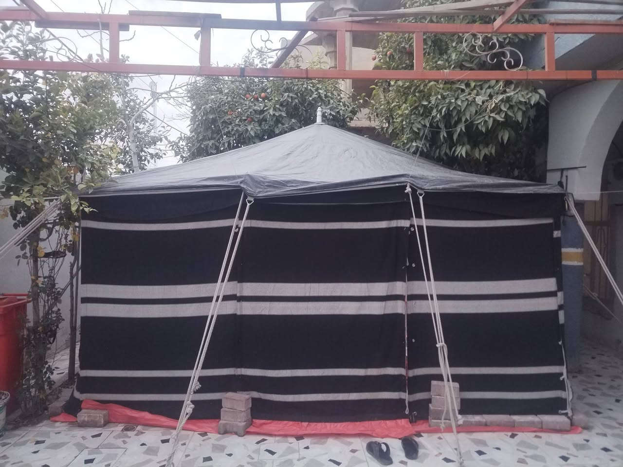 خيمه باكستانيه اسود واحمر ٤ طبقات ضد الماء + طبقه مشمع

تنباع وحدها او ويا الفراش مالها فتره الاستخدام نظيفه ١٠٠ ب١٠٠

الفراش مدات قديمه حياكه عرض متر في ٤ امتار  العدد ٤ قطع

موجود شف حياكه صوف نقشات مثل ما معروض القياس ٢ في ٢ عدد ٤ قطع

منقله قياس ٧٠ في عرض ٥٠ بليت ٣ملم ارضيه ٣ ملم
دبة غاز وسط

الخيمه وحدها ب475
للإستفسار او المراسله ***********
