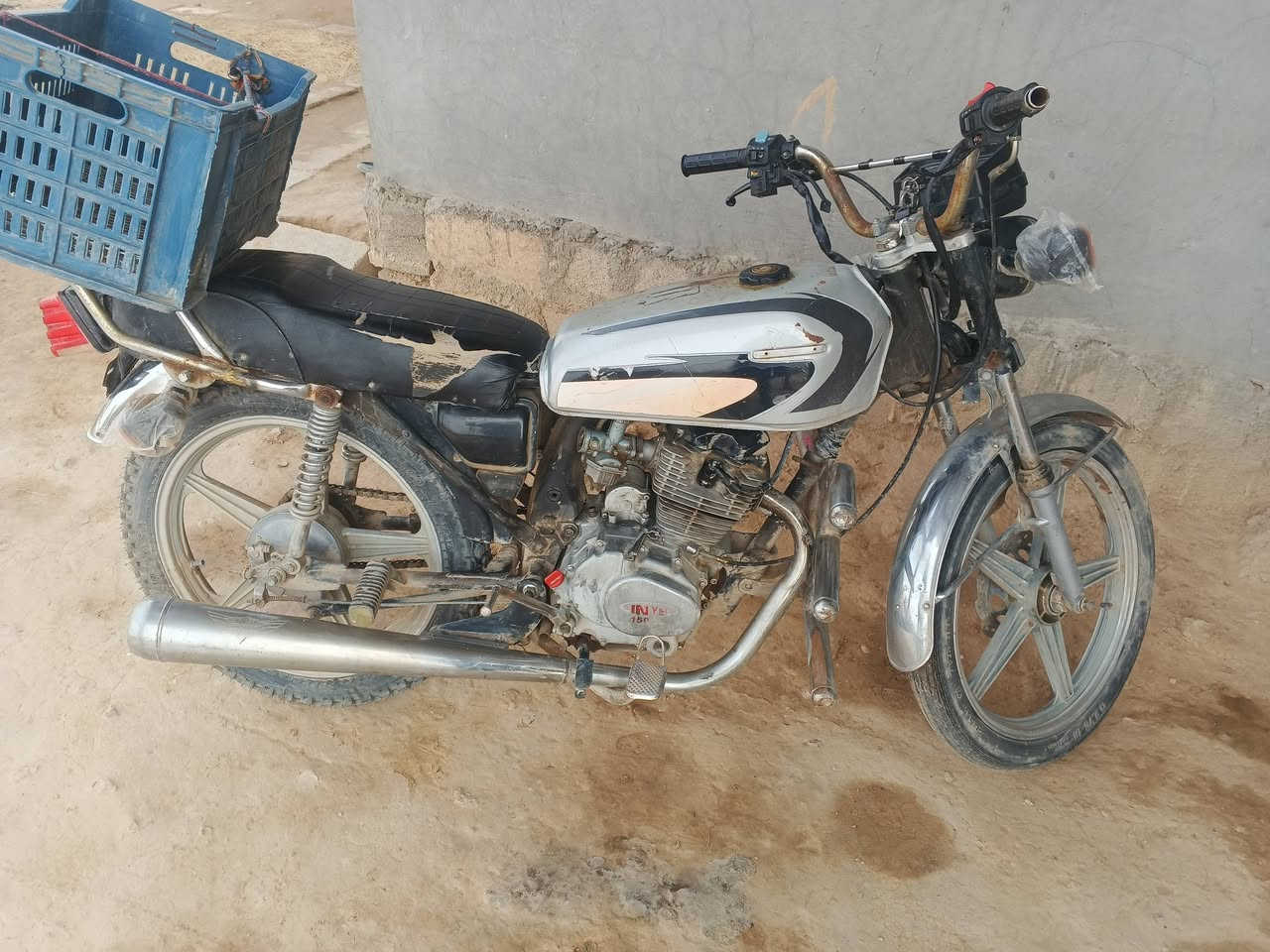 سلام عليكم دراجه جني موديل19شغال تاير خلفي جديد بس يرادله شوي ملاحظات سعره 225وبي مجال
***********
