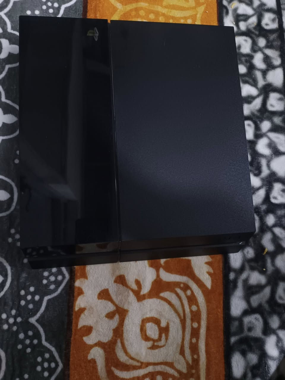 بلي فور فات للبيع مهكر جهاز نضيف شرط ما واصل مصلح نضام 9 من داخل الجهاز كامل ملحقات مع يدات عدد 2 وحدا اصليه ذاكرة 512 العاب 
pes 2026
pes 2018
call of duty black ops 3
crash of the titans
GTA V 
Need for Speed Unbound
سعر 225 رقمي ***********/***********
