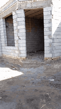 سلام عليكم اخوان بيت هيكل مساحته 300متر خريطته كلش حلوه يحتوي علا غرفتين وصاله ومضيف ومطبخ وطارمه اماميه وممر سياره جانب كهربا محوله يمه وبايب الماي يمه شارعه 7امتار منطقه أبو صريفه للتواصل ***********
