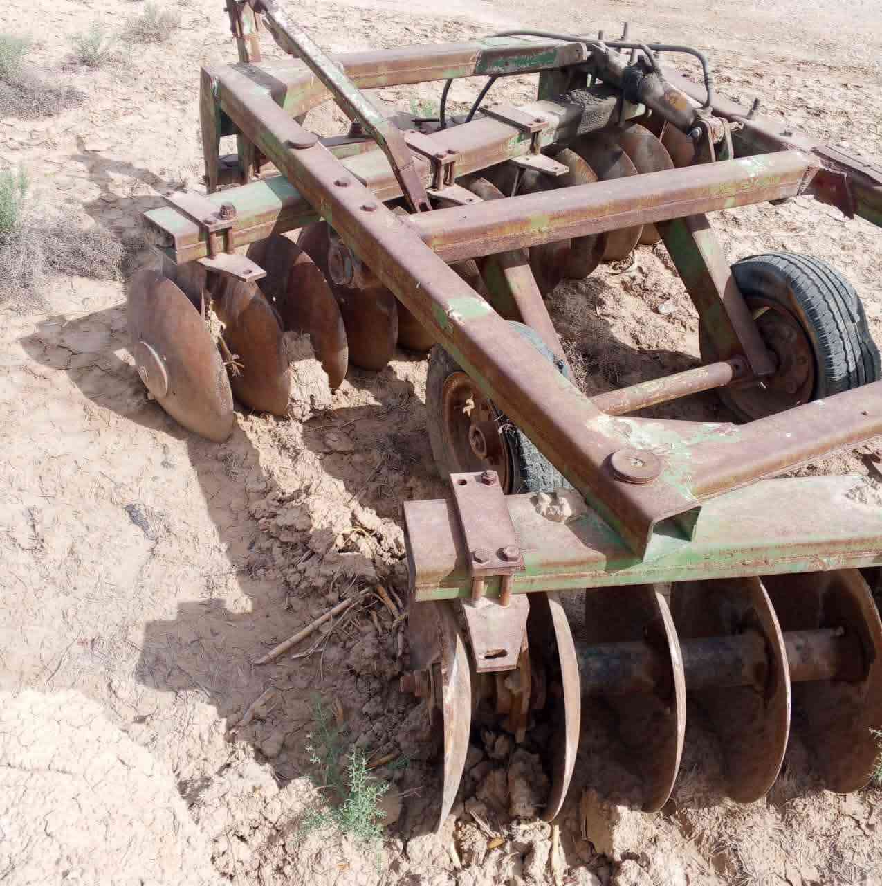 السلام عليكم
جوندير 88 رقم وسنويه ما بيها كلك جانت تشتغل بس صار 4 سنوات متروكه +وراها دسك 24 ناردي  السعر 11وبيها مجال للطيبين المكان. بغداد طريق الكوت ....للستفسار ... ***********
***********
***********
