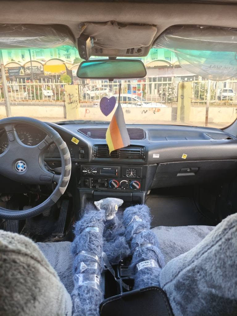 سەرەتا بەناوی خودا❤️❤️
BMW    مۆدێل:1991
مەكینە(525)كەپس گێڕ عادی
سعری (25)گەڵا 
ئاڕم پلاستیك هەولێر بەشەرتی ئەوەلیاتت موسو بڕاوە بەشەرت 
مەكینەو گێڕو ئەكسلی بەشەرت 
دوكەڵو بوخاری نیە كارەبای گشتگیانی بەشەرتت 
ئێنفلۆی بەشەرت
گەرمی بەشەرت 
تەبریدی نەقسی هەیە 
دەعمو لێدراوی قورسی نیە 
داشبوڵو بەرەدەرگای زۆر جوانو پاك ماوەتەوە . چوارجام كارەبا
سڵایتە مەزبوت ئیشەكاتت 
چوارتایەی لۆكی لەژێرە سپێری 
لۆكی لەگەڵە 
لێچونی گێڕو مەكینەو ئەكسلیشی بەشەرت قەترە لێچونی نیە 
ساڵانسای سپۆرتی لەسەرە سەیارەكە مەشەڵای لێبێت زۆر جایزە بۆ قوەتیش بەس ماشەلای دەوێتت 
قیستو قەرزو ئاڵو گۆڕم نیە 
سەیارەكە لەسلێمانیە 
ژم;***********فایبەری لەسەرە .  
ئەدمینی❤️❤️ بيجي, صلاح الدين
