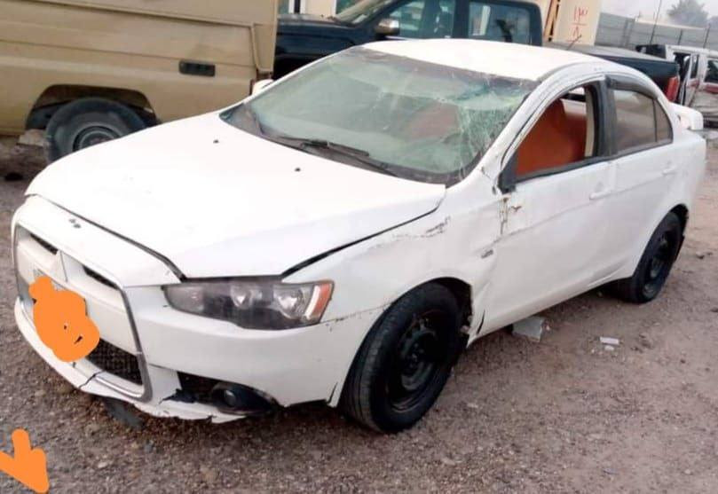 لانسر قرش للبيع موديل 16 مكينة 1600 خليجي 
السيارة بيها حادث سابقاً ورافق صورة بالمنشور 
تقريباً الحادث واصل للقمارة وبيها تعديل بسيط 
وعادي تكدر تاخذها سونار 
وكذلك بيها واشر قبر ولفات يعبر دهن فا ابيع مكينة كايمة للاحتياط 
السيارة شوفت عينكم نظيفة والنقوصات ذكرتهم 
 عارضها ب 75  ورقة 
مكان السيارة الشعلة 
***********
